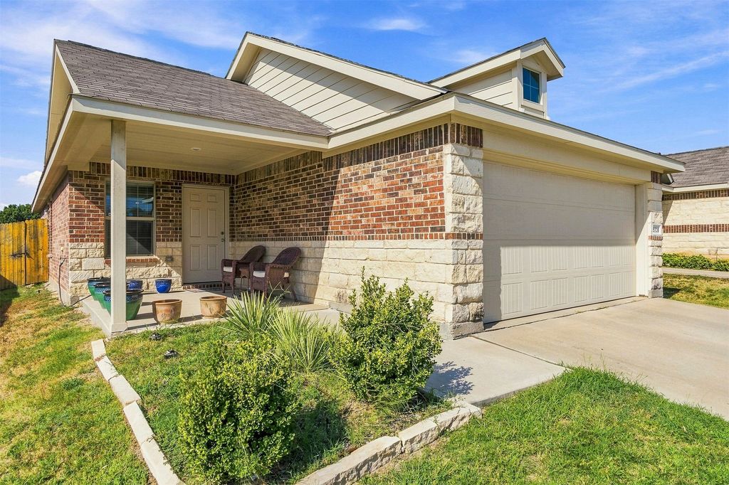 5709 Honey Creek Street, Fort Worth, TX 76179
