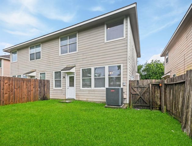 13107 Peppergate Lane, Houston, TX 77044