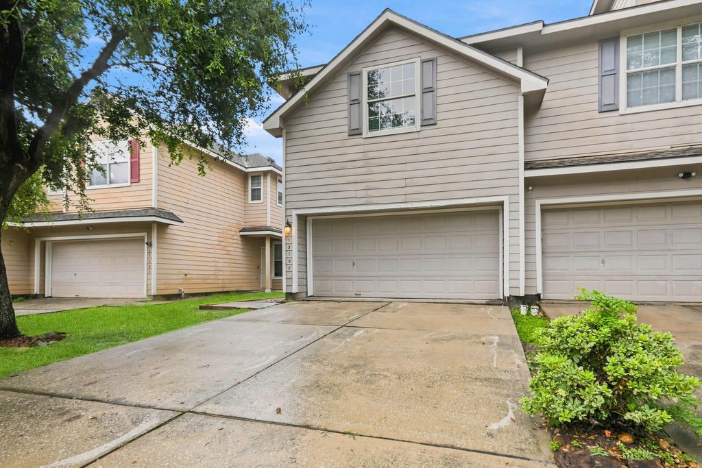 13107 Peppergate Lane, Houston, TX 77044