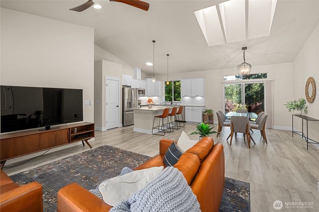 71 E CONNEMARA Way, Shelton, WA 98584