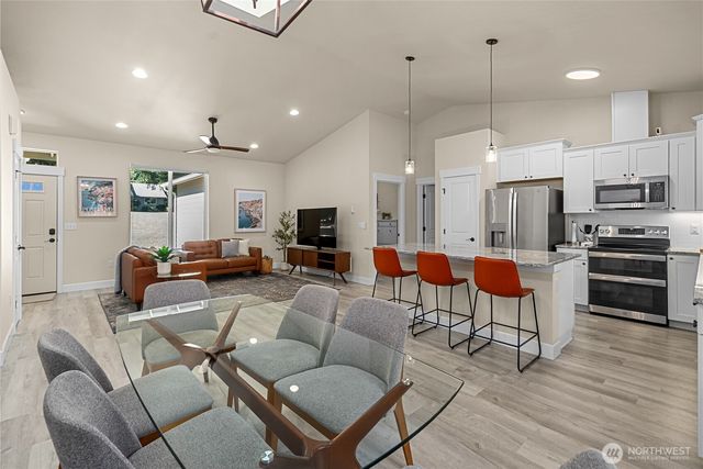 71 E CONNEMARA Way, Shelton, WA 98584