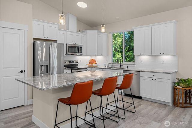 71 E CONNEMARA Way, Shelton, WA 98584