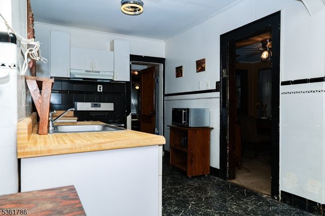 241 Pomona Ave, Newark City, NJ 07112