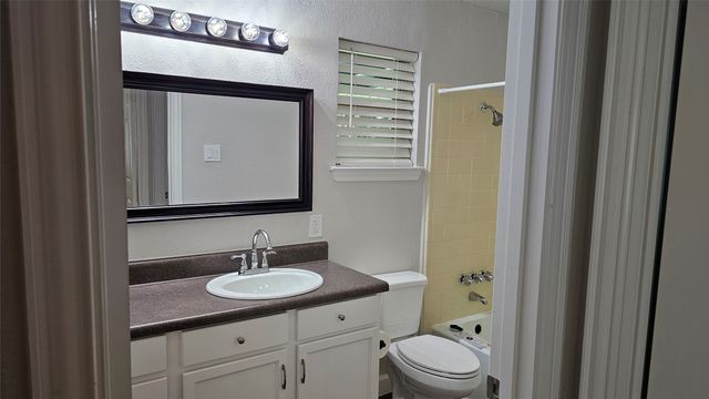 102 Cherokee Circle, Waxahachie, TX 75165