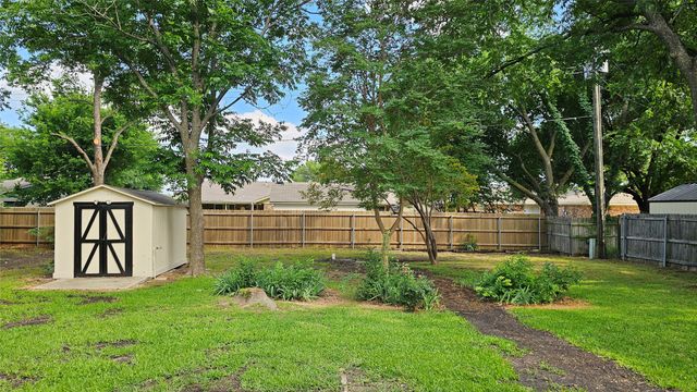 102 Cherokee Circle, Waxahachie, TX 75165