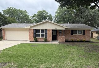 102 Cherokee Circle, Waxahachie, TX 75165
