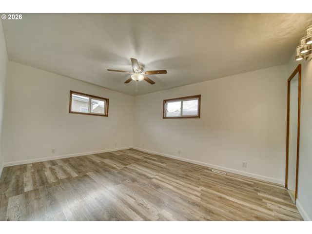 34140 Se ELM St, Scappoose, OR 97056