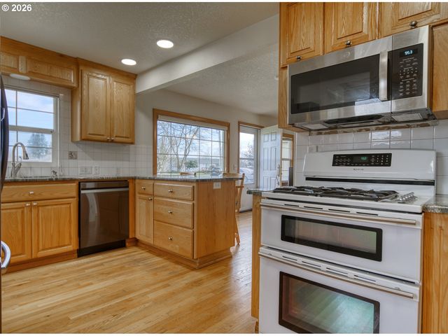 34140 Se ELM St, Scappoose, OR 97056