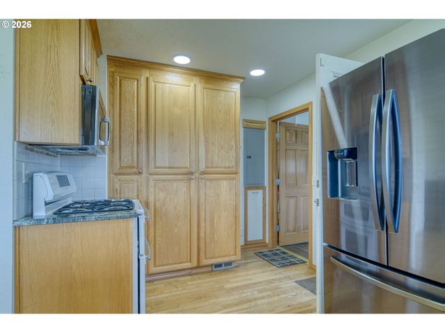 34140 Se ELM St, Scappoose, OR 97056