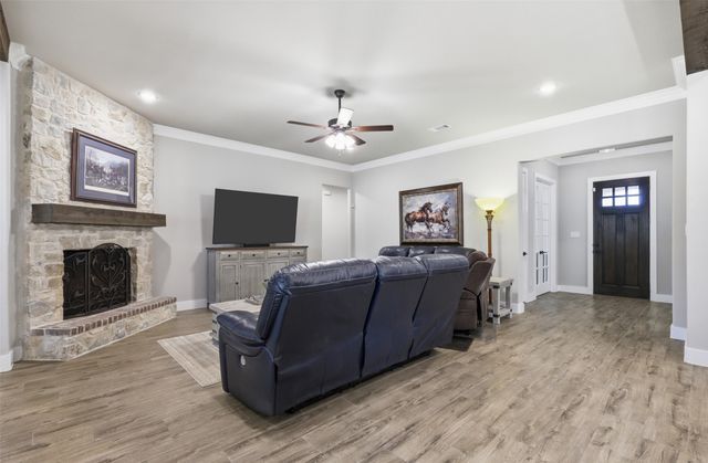 2021 Crystal Palace Boulevard, Alvarado, TX 76009