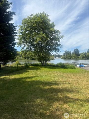 579 Blue Wing Loop SE, Ocean Shores, WA 98569
