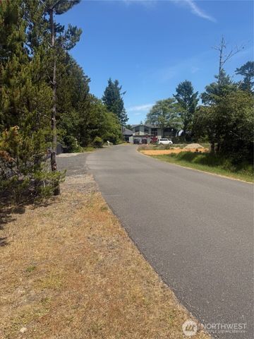 579 Blue Wing Loop SE, Ocean Shores, WA 98569