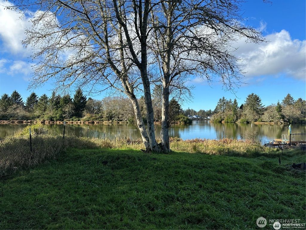 579 Blue Wing Loop SE, Ocean Shores, WA 98569