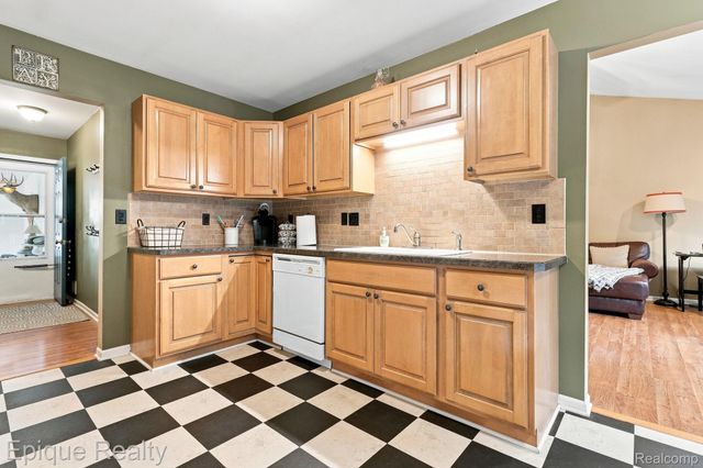 5208 Foxhill Lane, Monroe Charter Township, MI 48161