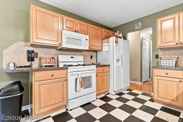 5208 Foxhill Lane, Monroe Charter Township, MI 48161