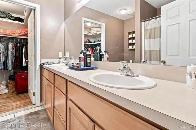 5208 Foxhill Lane, Monroe Charter Township, MI 48161