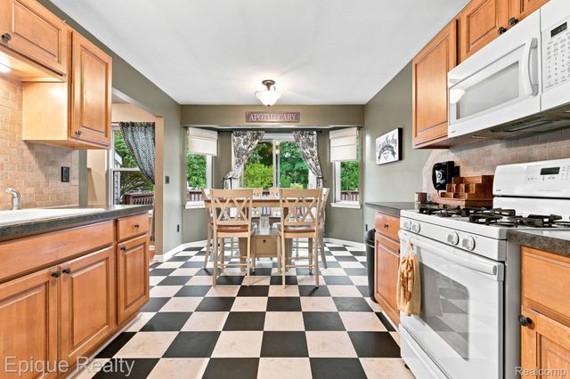 5208 Foxhill Lane, Monroe Charter Township, MI 48161