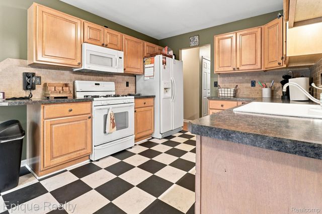 5208 Foxhill Lane, Monroe Charter Township, MI 48161