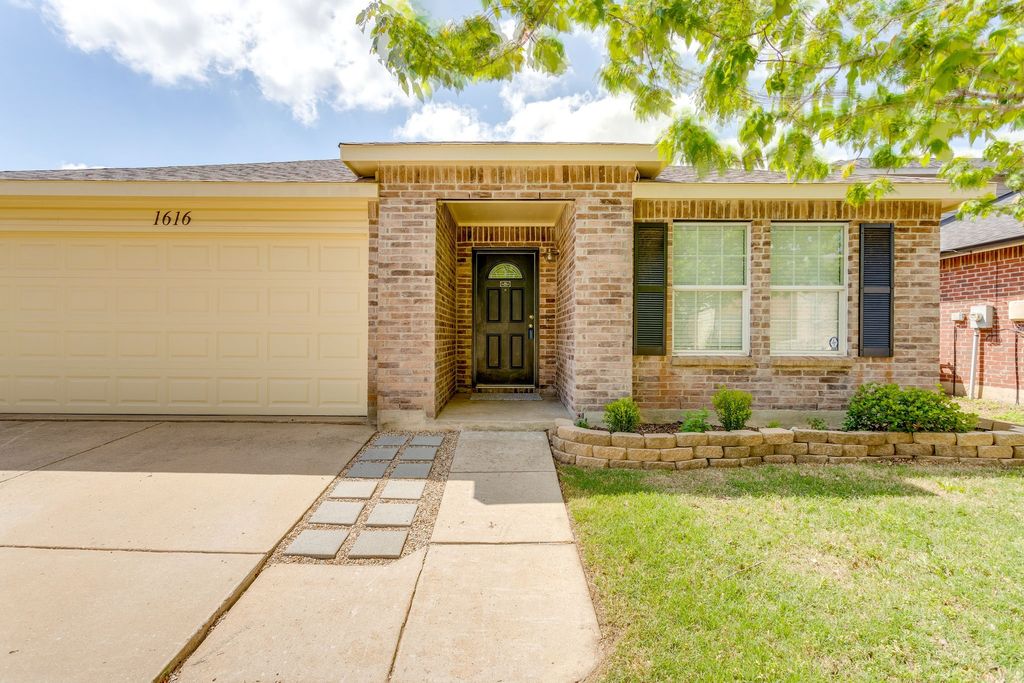 1616 Diamond Lake Trail, Fort Worth, TX 76247