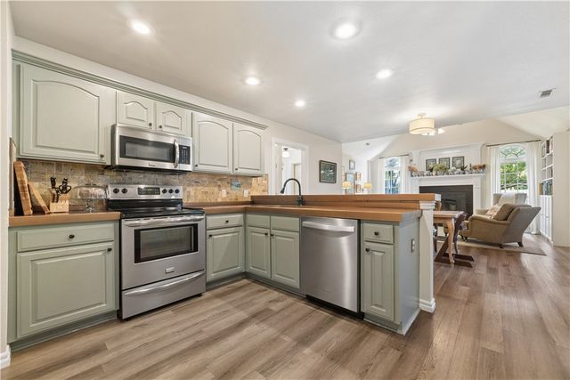 4271 Ravenwood Lane, Springdale, AR 72762