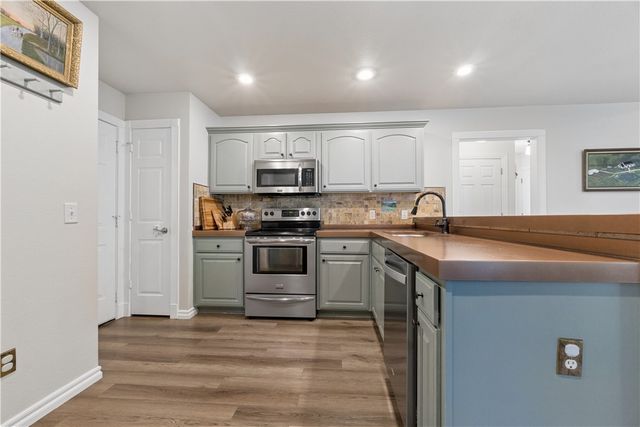 4271 Ravenwood Lane, Springdale, AR 72762