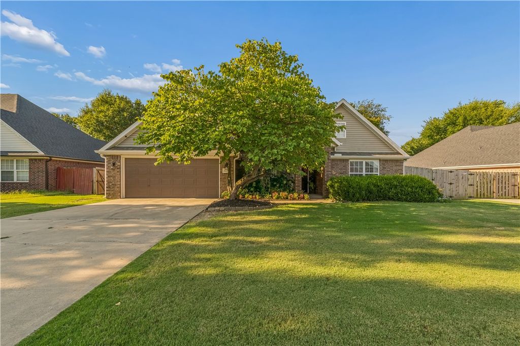 4271 Ravenwood Lane, Springdale, AR 72762