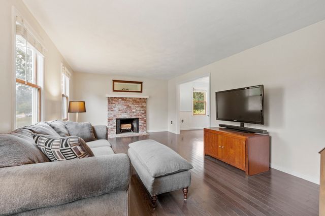 22 Almeria Circle, Westford, MA 01886