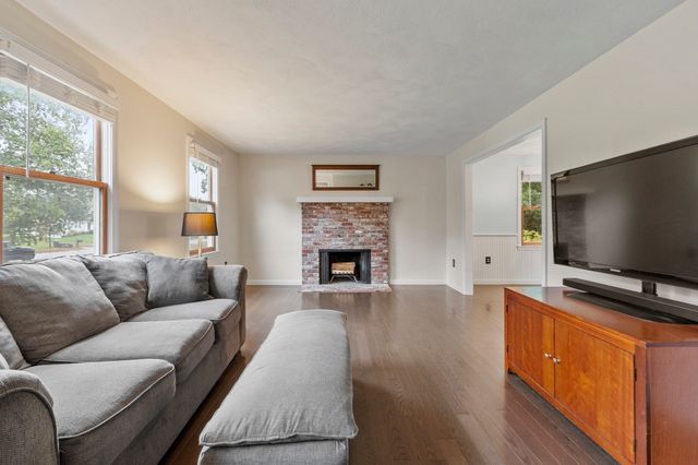 22 Almeria Circle, Westford, MA 01886
