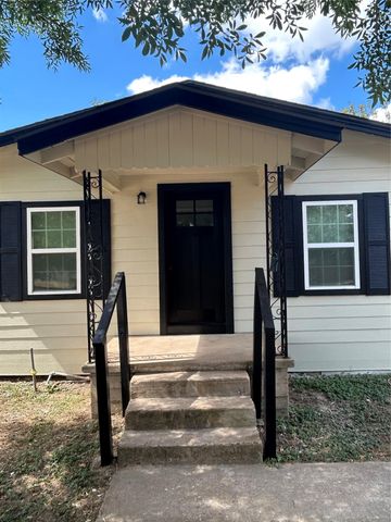 317 Webb ST, Smithville, TX 78957