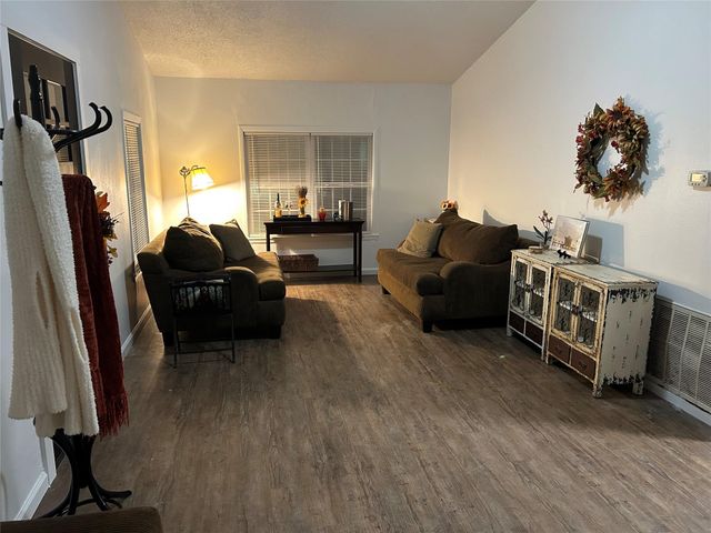 317 Webb ST, Smithville, TX 78957