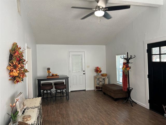 317 Webb ST, Smithville, TX 78957