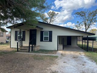 317 Webb ST, Smithville, TX 78957