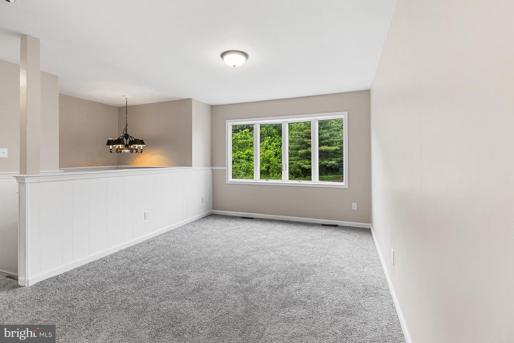 Image 11 of property listing at 107 HIGHLAND DR, Elkton, MD 21921