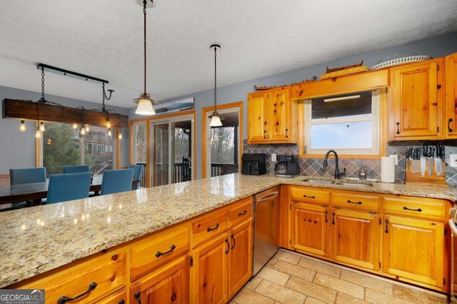 170 Walnut Ridge, Ellijay, GA 30536