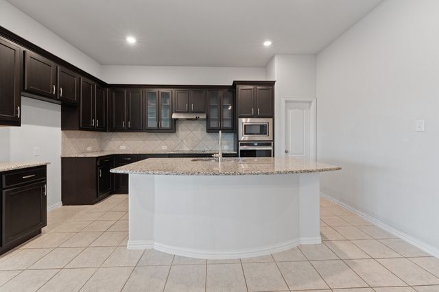 541 White Bud Lane, Fort Worth, TX 76131