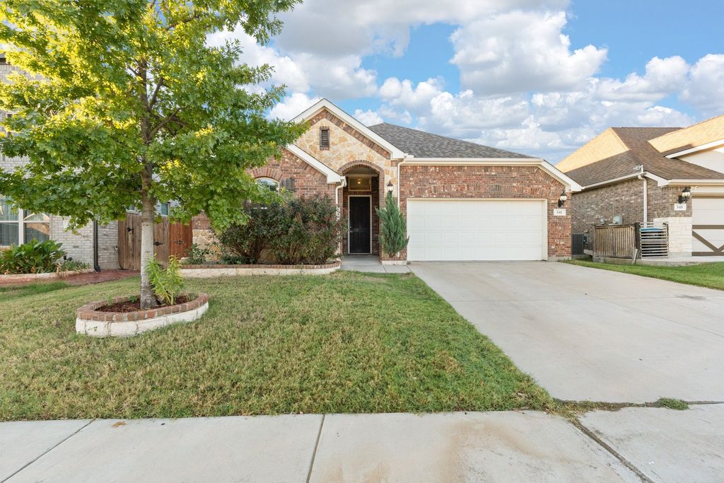 541 White Bud Lane, Fort Worth, TX 76131