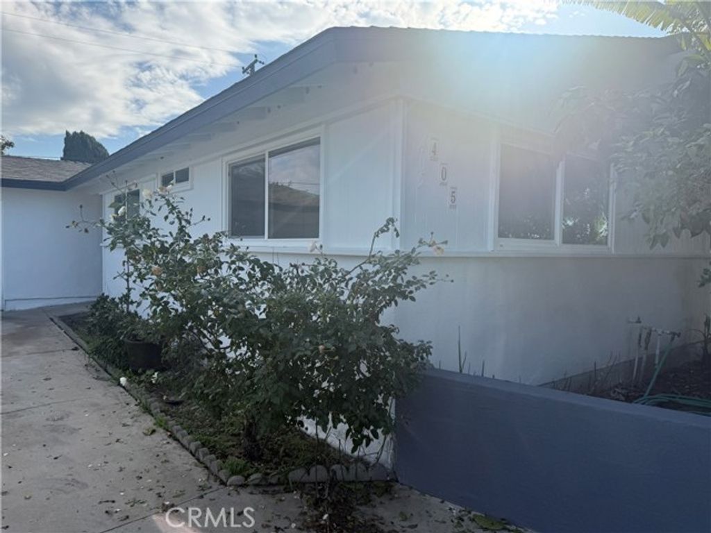 405 S Clara, Santa Ana, CA 92703