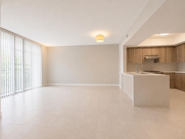 410 EVERNIA Street 506, West Palm Beach, FL 33401