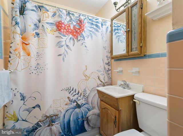 4245 J ST, Philadelphia, PA 19124