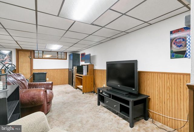 4245 J ST, Philadelphia, PA 19124