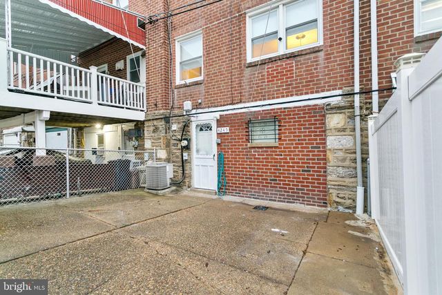 4245 J ST, Philadelphia, PA 19124