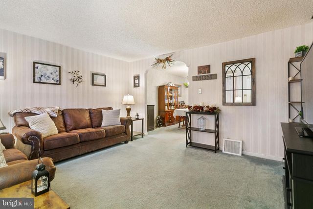 4245 J ST, Philadelphia, PA 19124