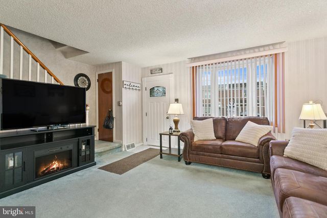 4245 J ST, Philadelphia, PA 19124