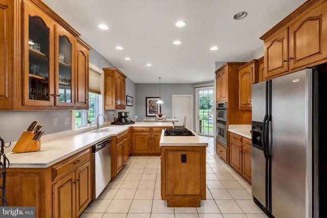 6873 OLD COURSE RD, Fayetteville, PA 17222
