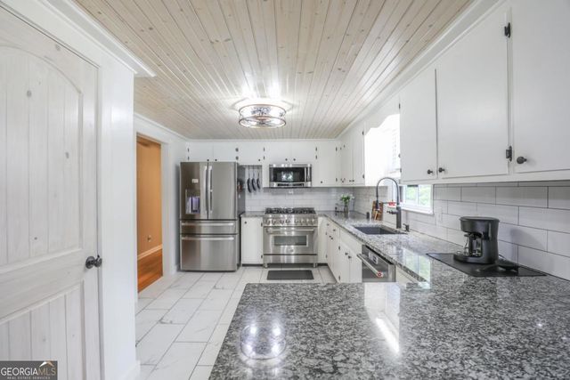 321 S Steele Bridge Road, Eatonton, GA 31024