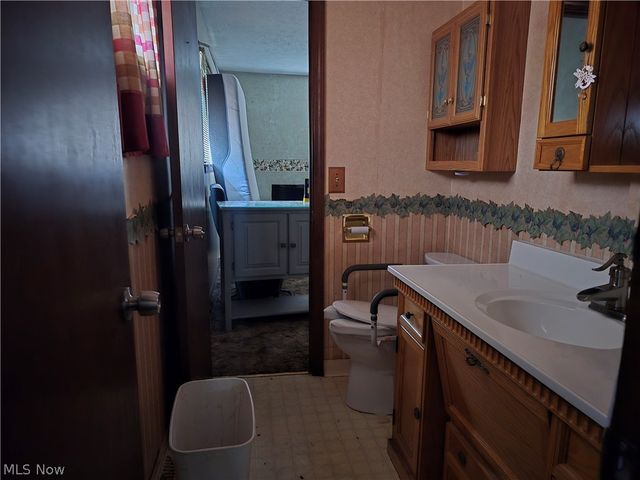 3843 Bosworth Road, Cleveland, OH 44111