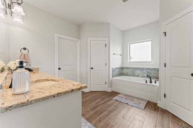 1023 Elliston Dr, Gonzales, LA 70737