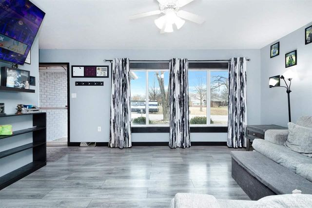 2227 4th Street, Clay Center, KS 67432