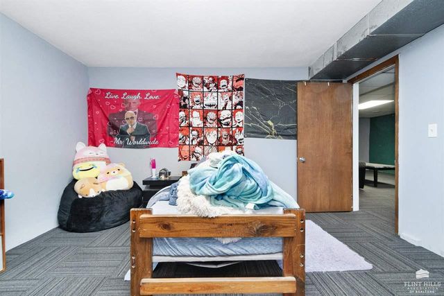 2227 4th Street, Clay Center, KS 67432