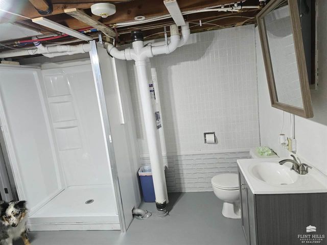 2227 4th Street, Clay Center, KS 67432